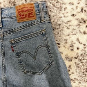 Levi’s Wedgie Straight denim jeans
